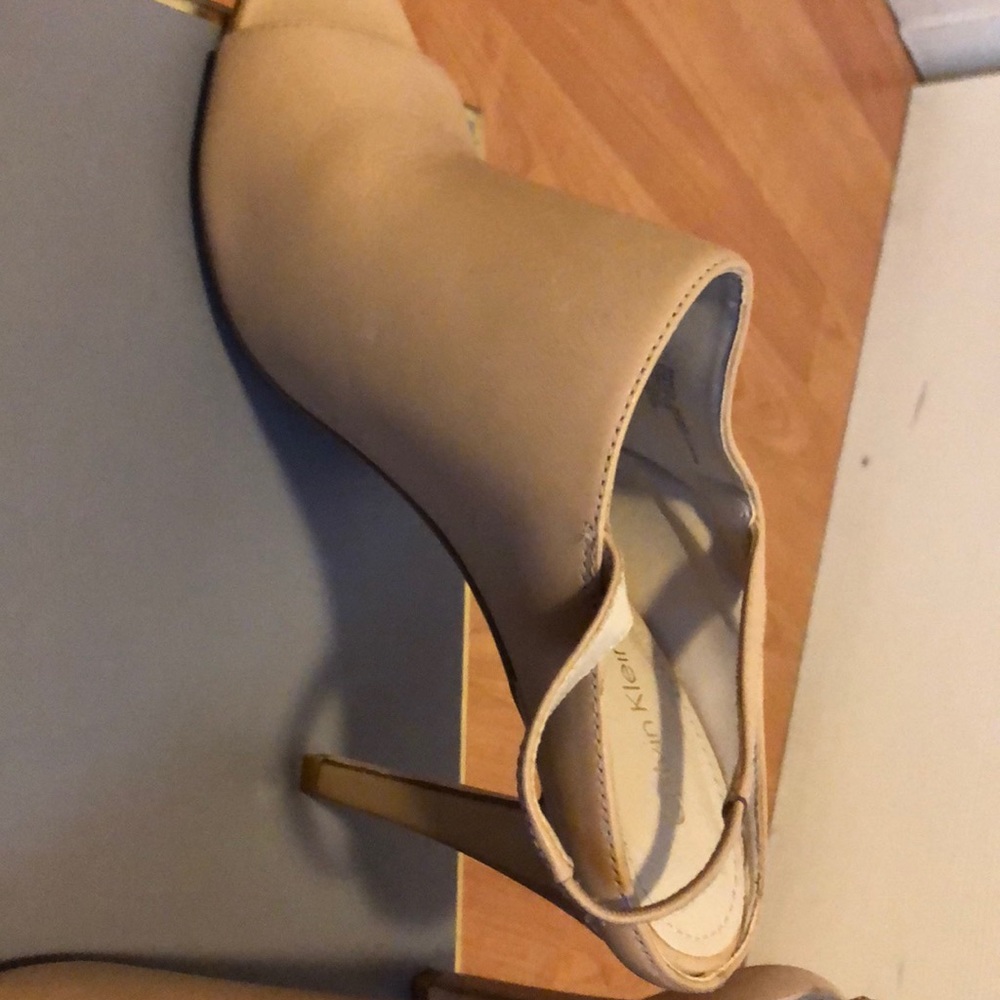 Shoes - Picture 2 of 3